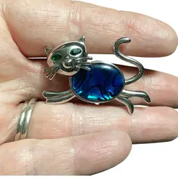 Silver Tone Butler Cat Brooch With Safety Catch Green Rhinestone Eyes And Abalone Belly 1.5” L X 1” T