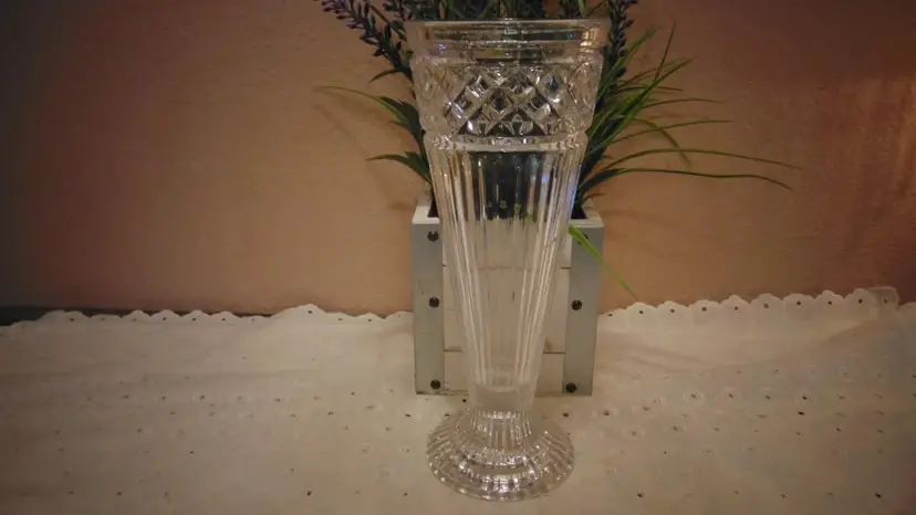 Beautiful Pre-Owned 5th Avenue Crystal Vase with flip side candlestick holder