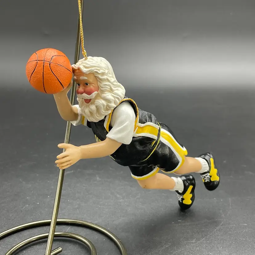 Department 56 Pastimes Basketball Sports Santa VTG Hanging Christmas Ornament