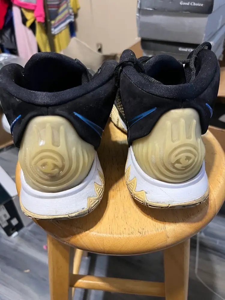 Men’s Nike Kyrie 6 Size 10 Athletic Shoes