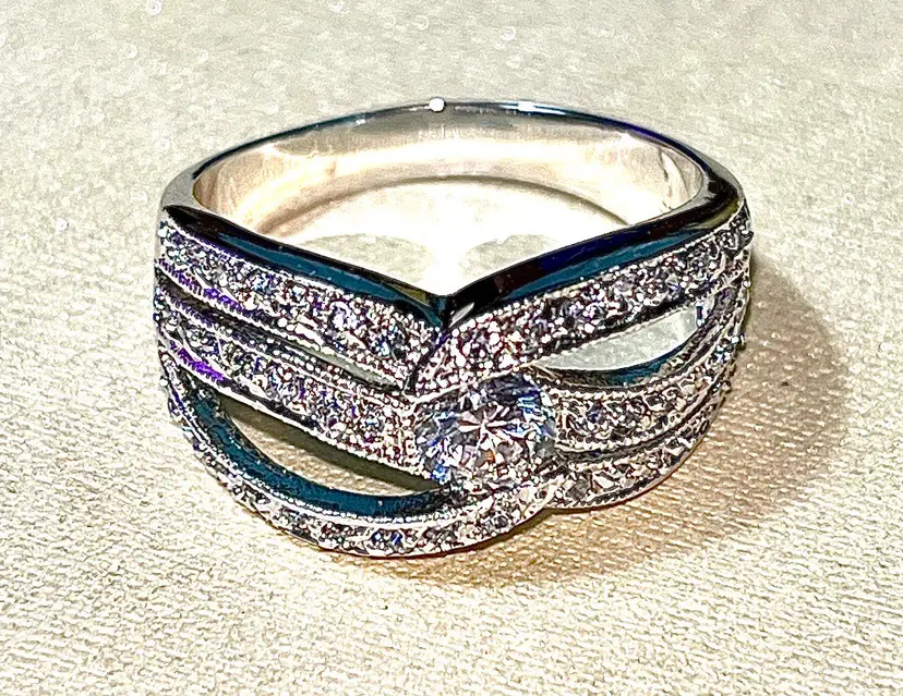 Vintage Sterling 925 Silver Ring w/Rhinestones. Size 8.75