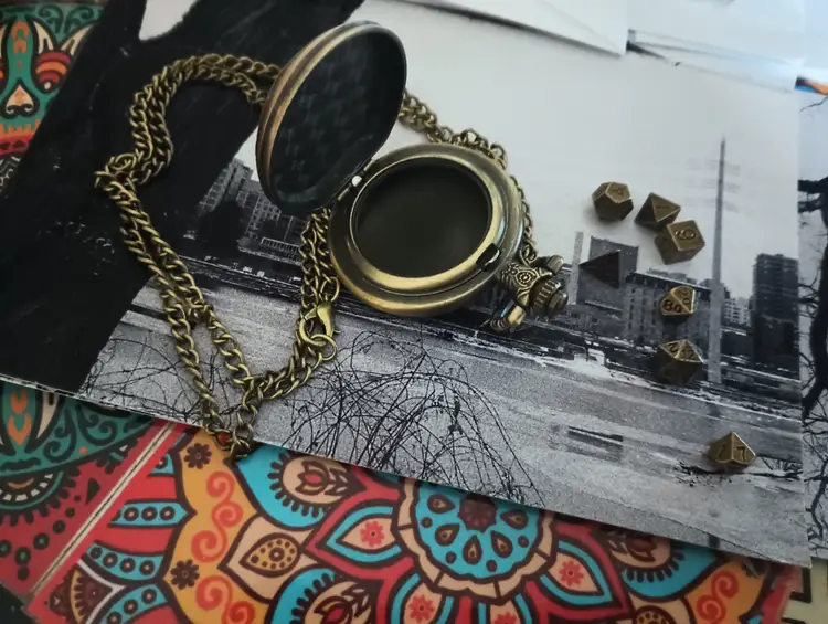 Dnd Pocket watch case with dice