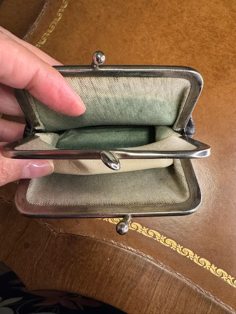 Vintage black leather kiss lock coin purse with 2 compartments 4” w 3” t