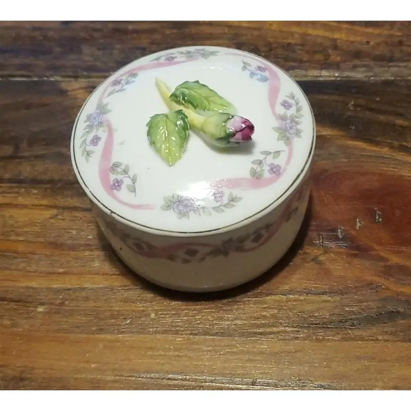 Mann Fine Bone China Rose Trinket Box