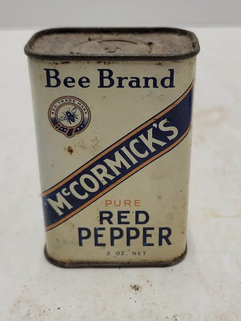 McCormicks Red Pepper Spice Tin.  Bee Brand. 2oz . Baltimore, Maryland