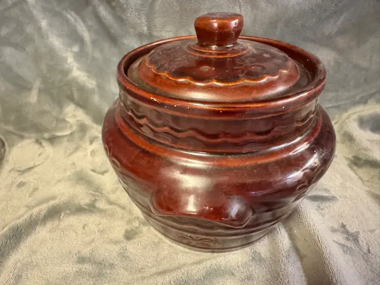 Vintage Marcrest Daisy Dot Stoneware Pottery Bean Pot W Lid Brown USA Oven Proof