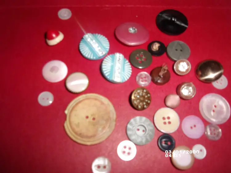 Vintage buttons lot Nice variety of different kinds, take a look at Grannys old buttons