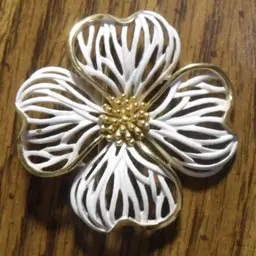 Vintage Costume Jewelry TRIFARI White Enamel Dogwood Flower Brooch Pin Gold Tone