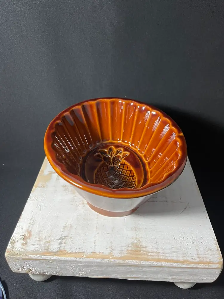 Williams Sonoma  Mold With Pineapple