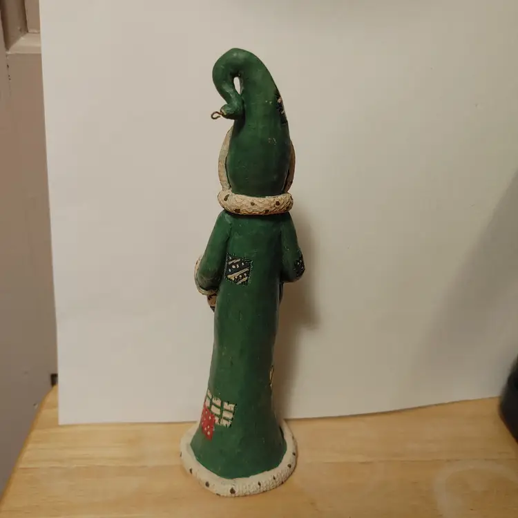 Santa statue with Green coat and Wreath. No condition issues.