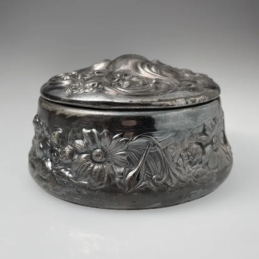 The Van Bergh S. P. Co Trinket Powder Box Silver Quadruple Plate USA Antique 4"