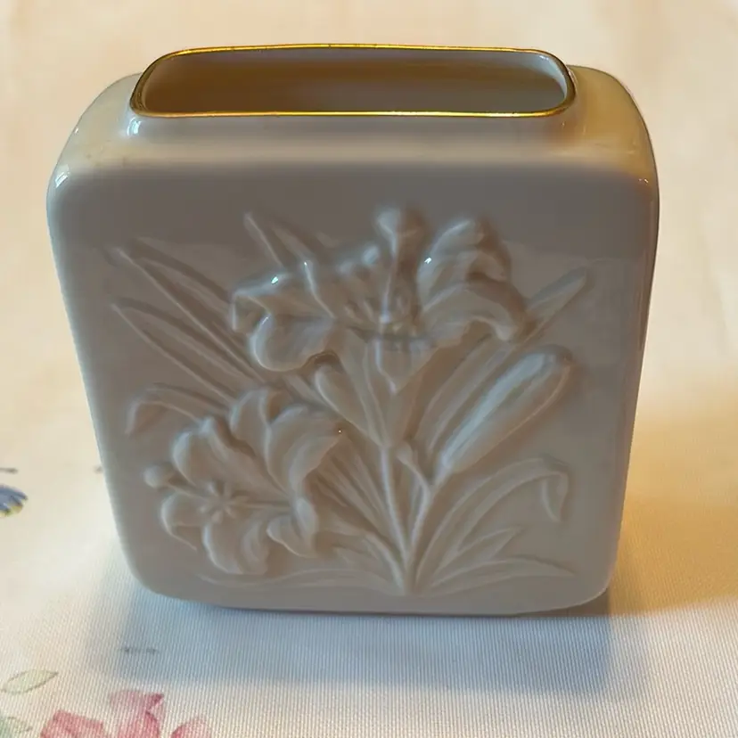 006 . Square LENOX  Tiger Lily Vase Made In The USA