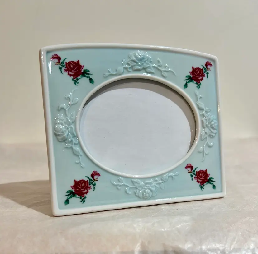 Avon Cottagecore Embossed Ceramic Picture Frame & Red Roses 5”x4.5”