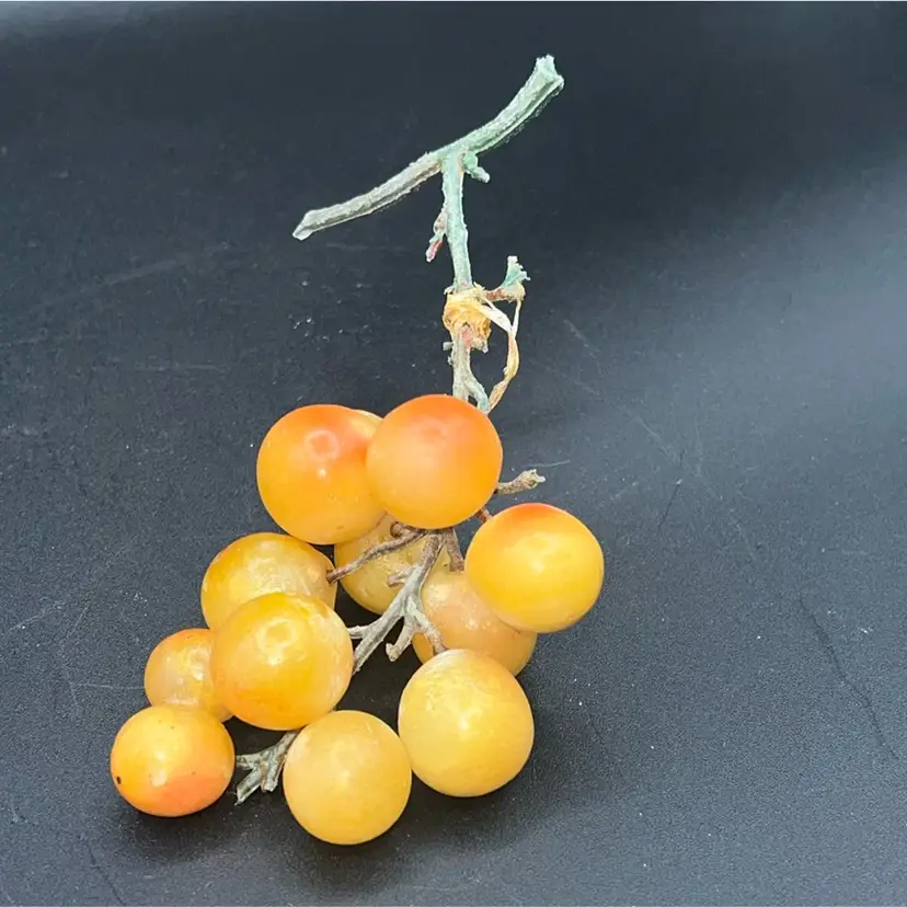 VTG Alabaster Cluster Grapes 6” Orange/yellow
