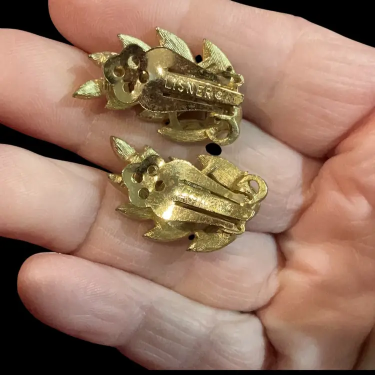 Vintage Goldtone Lisner Clip Earrings. Goldtone Leaves & Clear GL Rhinestones. Signed Lisner.