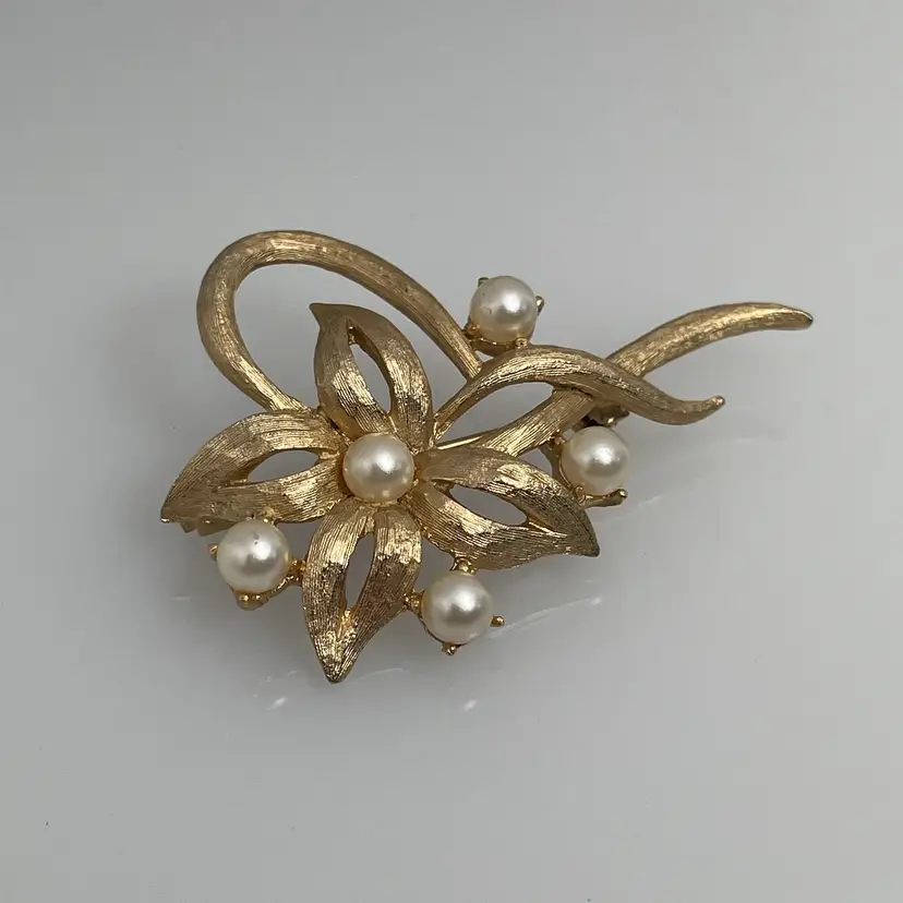Ledo Ralph Polcini Brushed Gold Floral Flower Faux Pearl Brooch 1950s Vintage