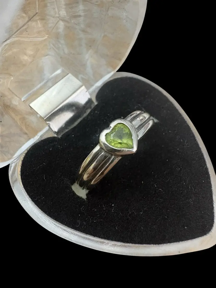 #01 87. 925 Peridot Heart Ring- Sz 5.5