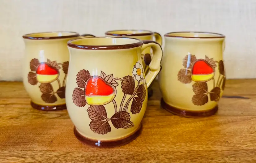 Vintage Sweet Red and Brown Strawberry Design 4 Cups Creamer Sugar Set Japan