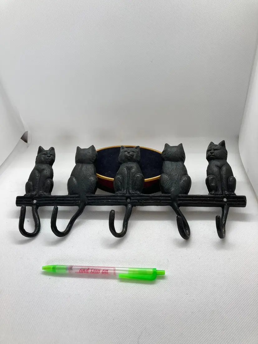 Cast Iron cat hanger