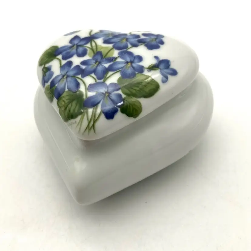 BIN - Limoges France Porcelain Heart Trinket Box With Violets