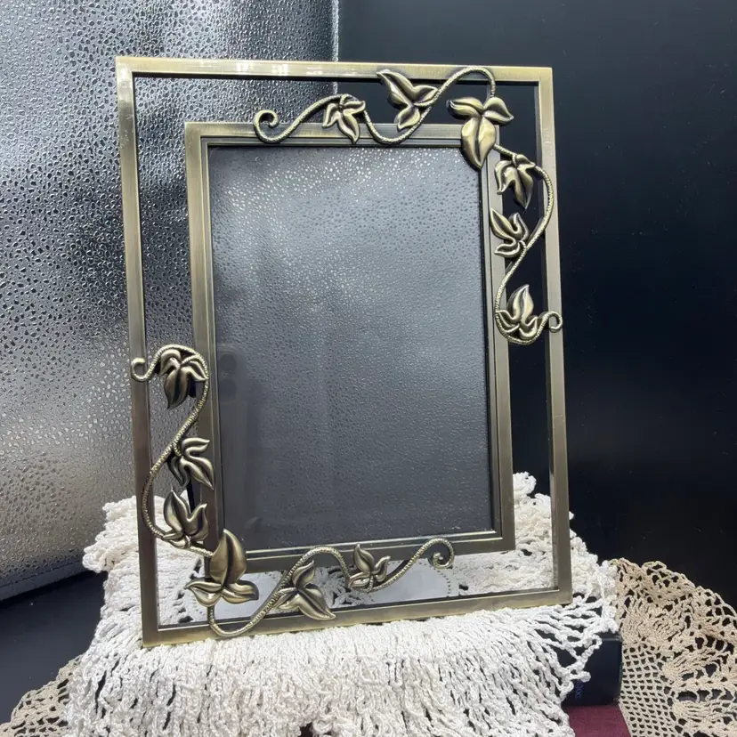 🐞 Vintage Weston Gallery Ornate Ivy Vine Brass Picture Frame 9 1/4x7 1/4”