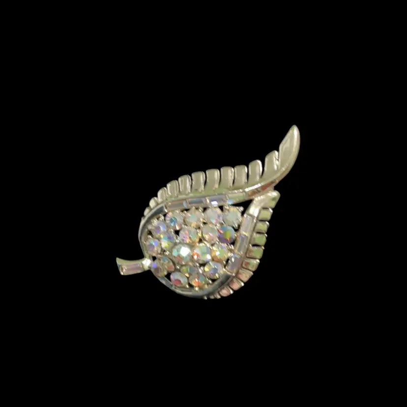 Vintage Goldtone Leaf Brooch. With Beautiful AB Glass Crystals. Not Signed.