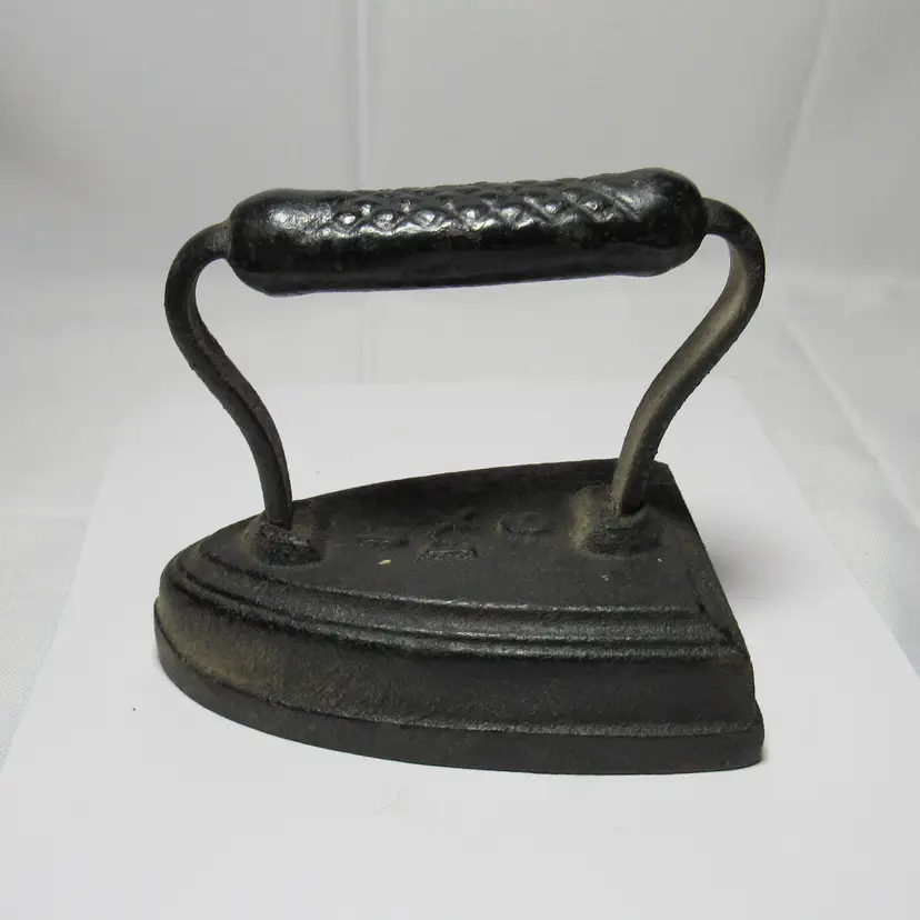Antique Early American Cast Iron Sad Iron