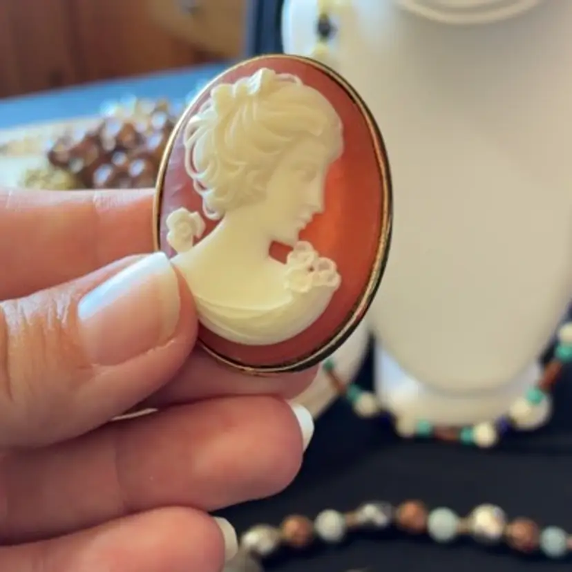 Cameo Gold Tone Brooch