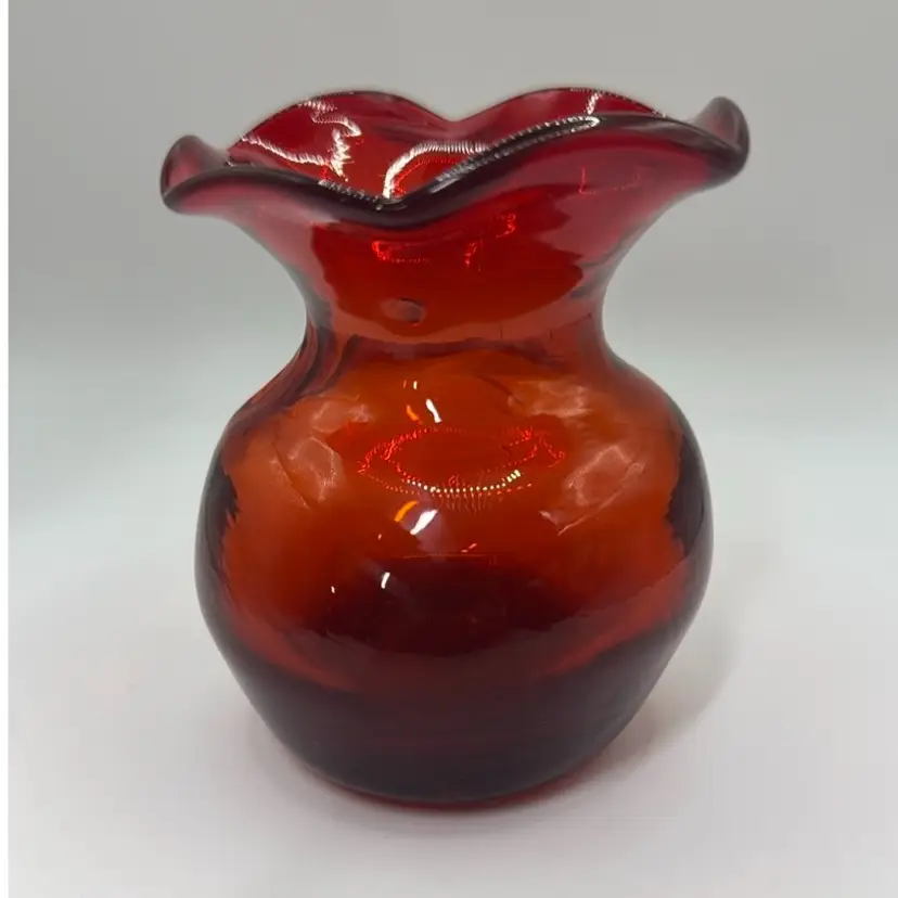 Handblown red amberina glass vase 3.5” tall
