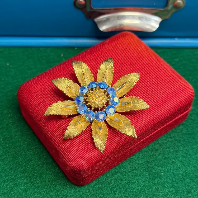 Lisner Rhinestone Flower Brooch Pin Gold Tone Blue Iridescent AB Aurora Borealis 2”