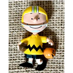 Hallmark Keepsake Get A 1st Down Charlie Brown Halloween Ornament Football READ