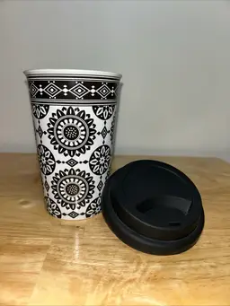 Longaberger Black Medallion Ceramic Travel Coffee Mug Black Silicone Lid