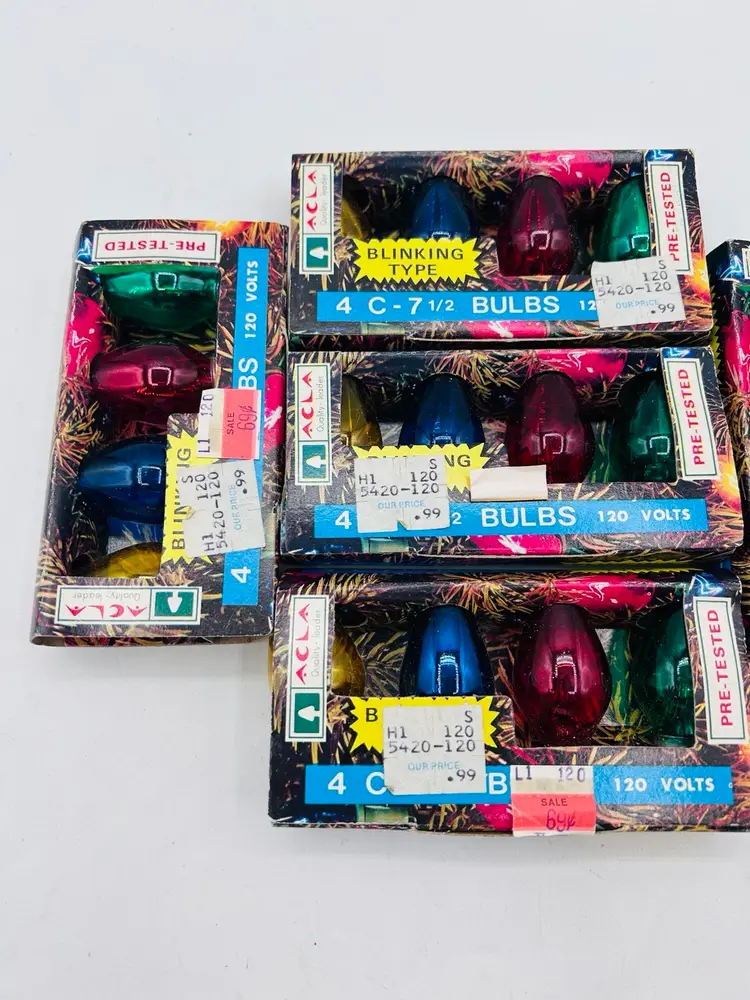 Vintage C7 1/2 blinking Christmas light bulbs. The box contains four bulbs of different colors