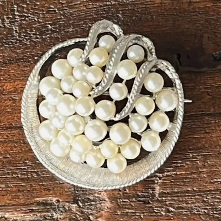Vintage ART Pin Brooch Silver Tone Pearl Round Arthur Pepper