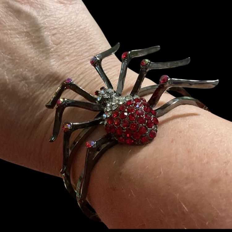 Spooky Gunmetal Grey Spider 🕷️ Clamper Bracelet. Red & White Mini Glass Rhinestones. Great To Wear For A Outing & Halloween Party!!