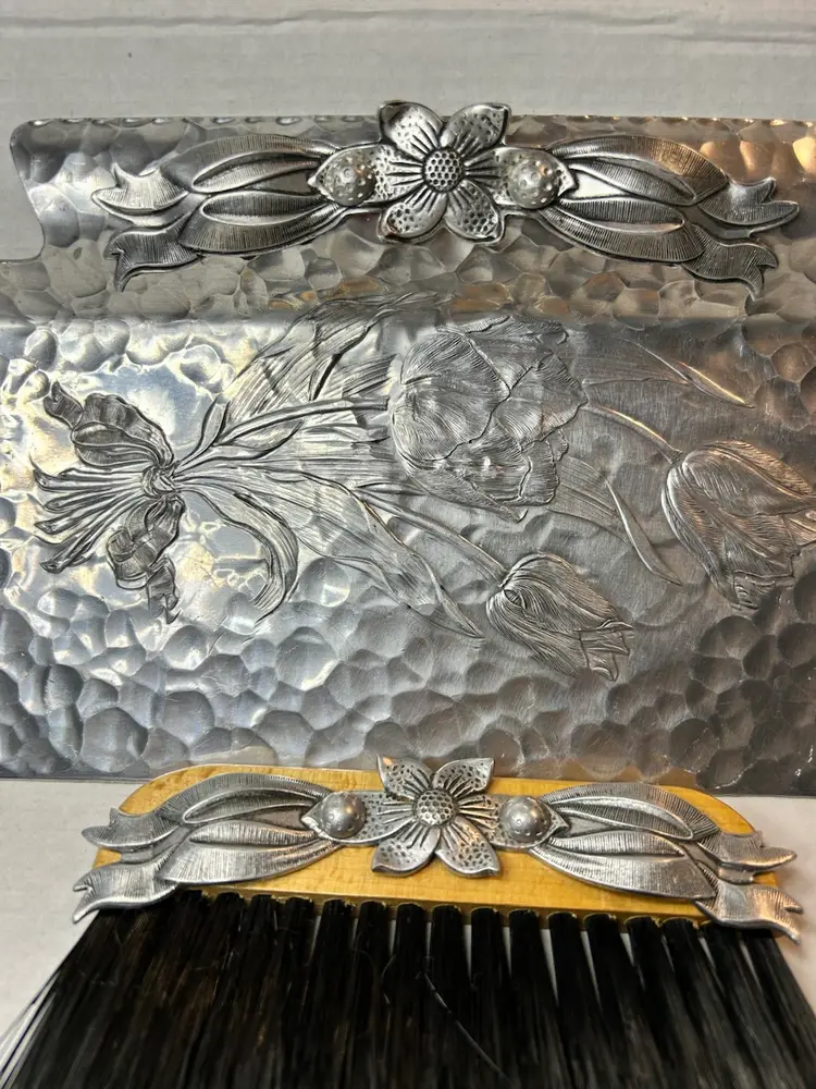 Vintage Rodney Kent 444 Hand Hammered Butler”s Crumb Catcher With Brush 1950’s