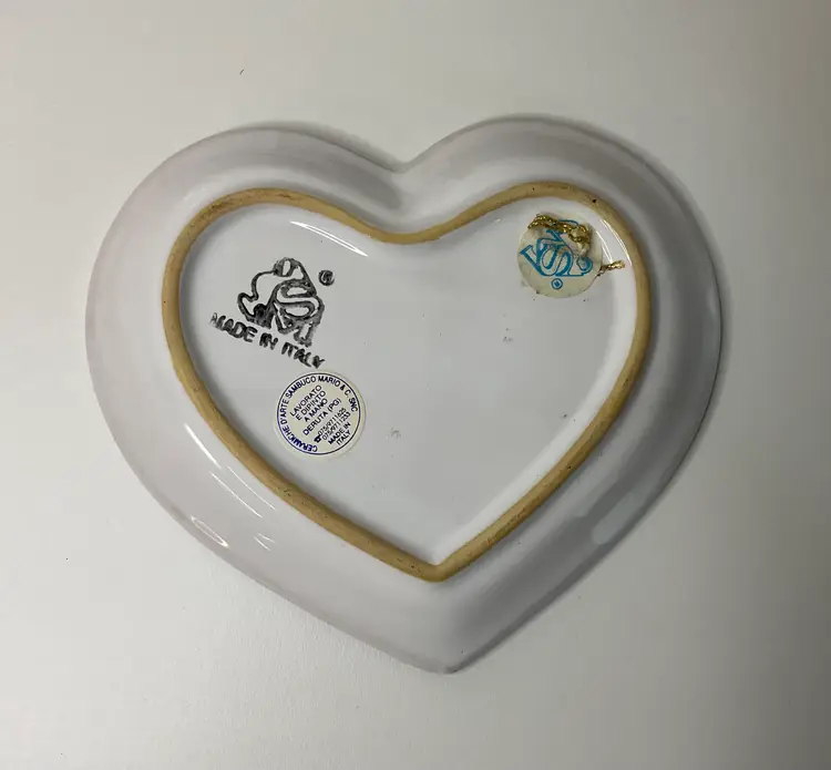 Sambuco Mario Heart Trinket Dish Italian Pottery Multicolor Bird Deruta, 6 3/8” across and 5 1/4” top to bottom
