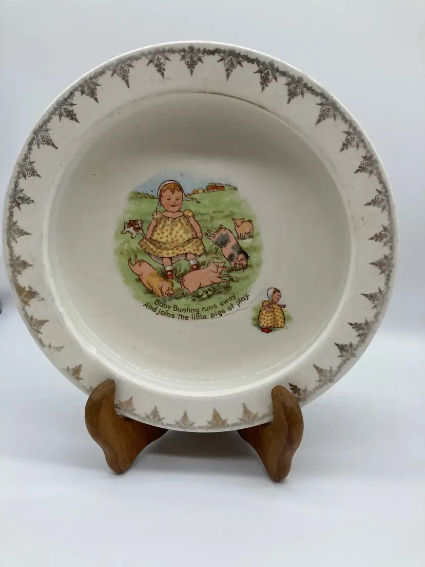 Vntg Baby Cereal Dish - D.E. McNicol East Liverpool BABY BUNTING Playing w/ PIGS