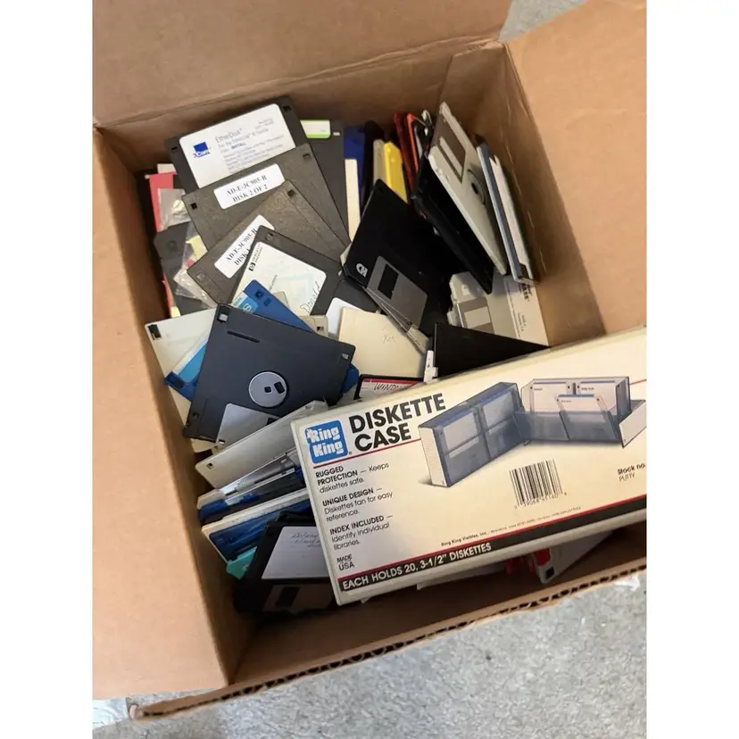 Vintage Floppy Disk Collection: Bulk Lot for Retro Computers, Mixed Brands (USA)