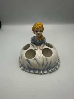 A22 Ceramic Southern Belle girl lipstick holder