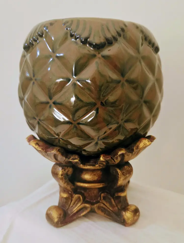 Large pineapple planter with embellished base