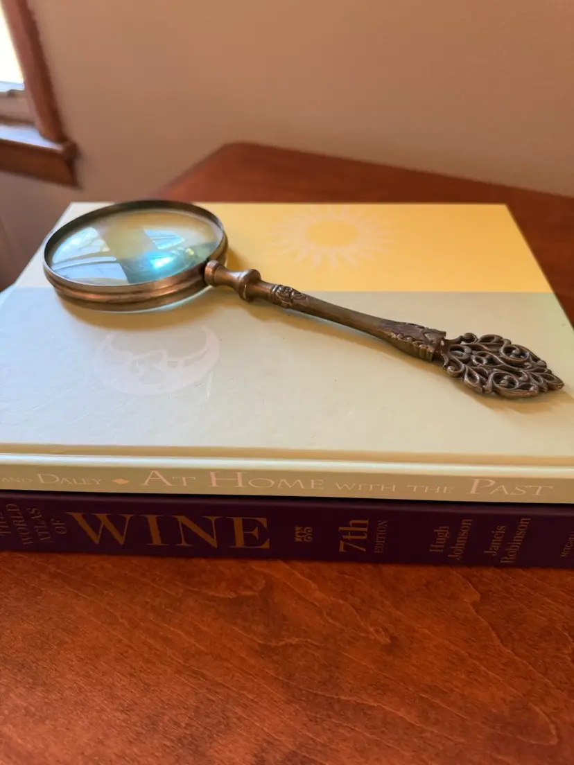 ☀️11” L x 4” W Vintage Magnifying Glass
