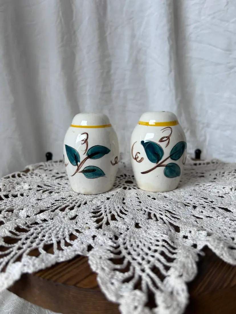 VINTAGE STANGL CERAMIC SALT & PEPPER SHAKERS “FRUIT” PATTERN