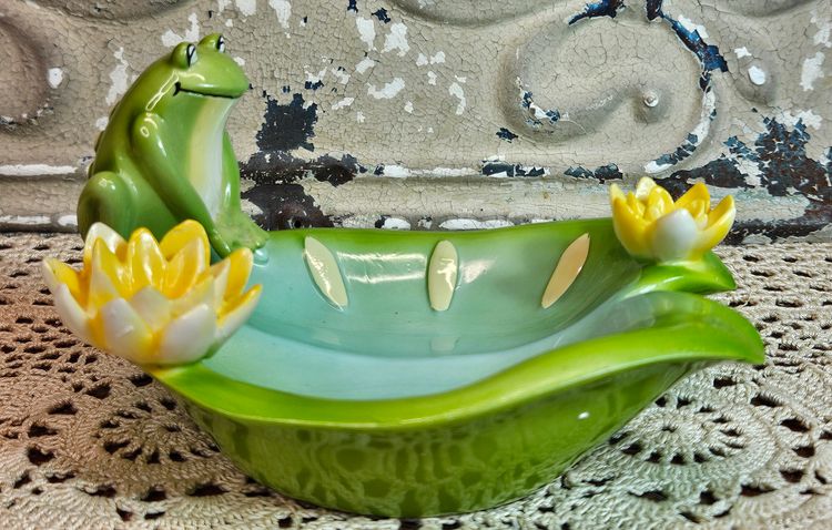 Adorable Vintage Ceramic Soap Trinket Dish Frog on Lily Pad w/ Yellow Lilies