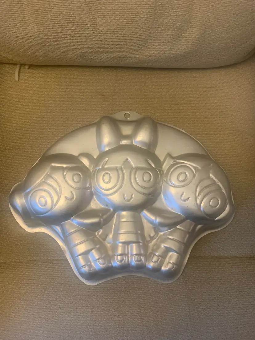 031 Wilton Powder Puff Girls Cake Pan 2105-9902