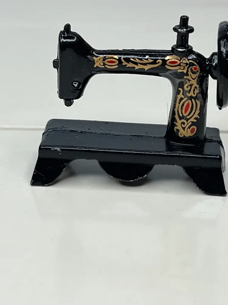 Mini Sewing Machine