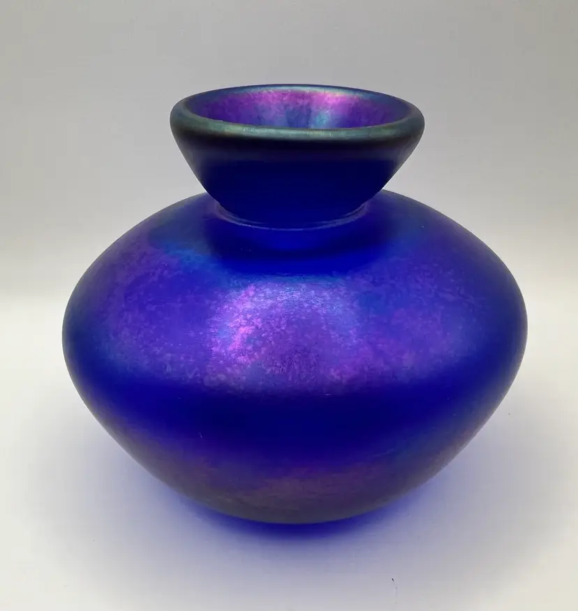 Charles Charlie Keeling Signed CJK 2003 Iridescent Blue Studio Art Glass Vase