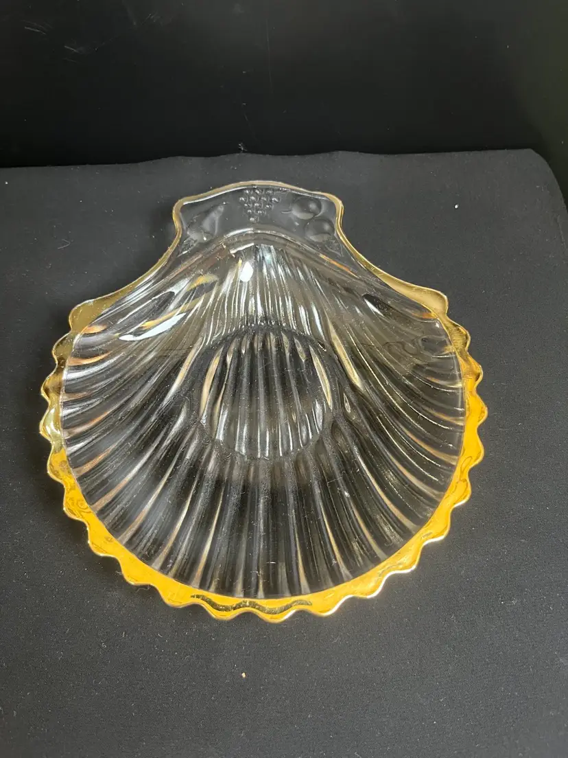 Vintage Clear Glass w/ Gold Toned Paint on Edge Of a Scalloped Sea Shell-Ribbed Interior-Lot 48