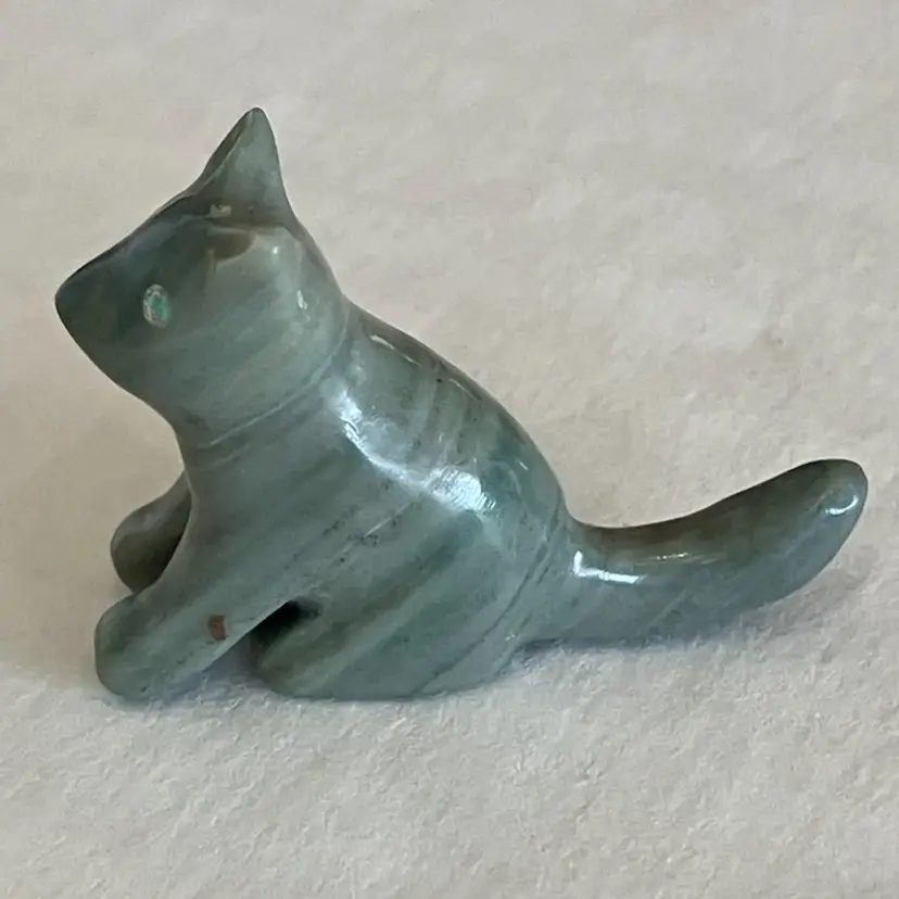 Vintage Small Zuni Carved Cat With Turquoise Inlaid Eyes