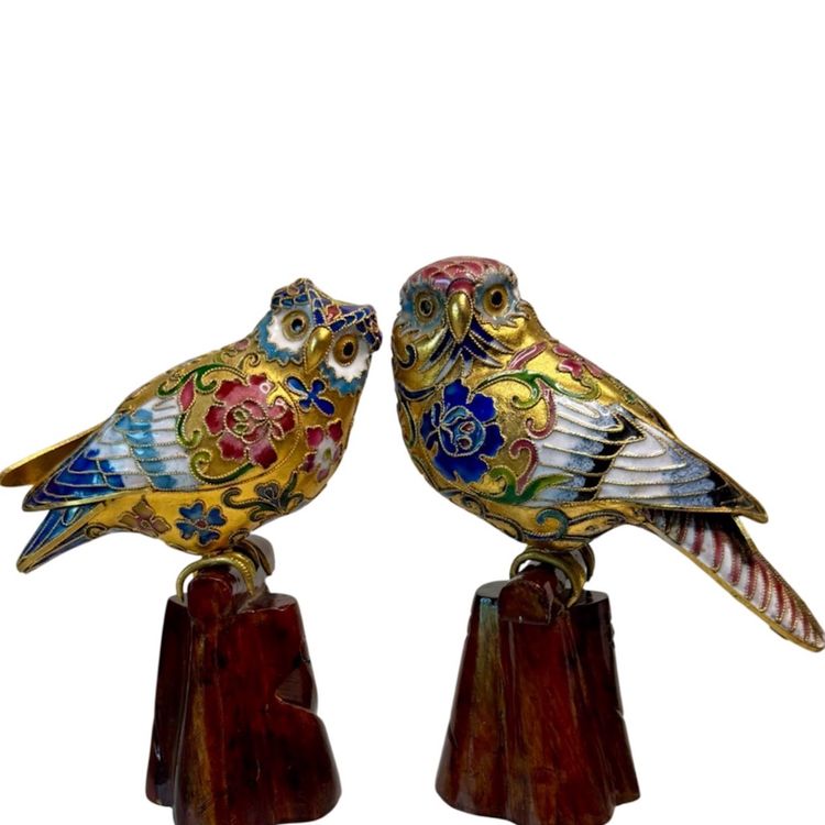 Pair Of Figurines Chinese Cloisonné Enamel Owls Wood Perch Red Blue White Aqua Floral 
LG: 6-3/4” T x 6” L x 2-1/4” W
SM: 6-1/2” T x 5” L x 2-1/4” W